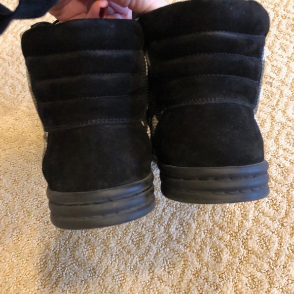 CHANEL DALLAS PARIS SNEAKERS SZ 39 & 1/2 - Picture 7 of 7